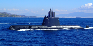 Υποβρύχιο του Πολεμικού Ναυτικού μπλέχτηκε σε δίχτυα τράτας ανοιχτά της Τήνου