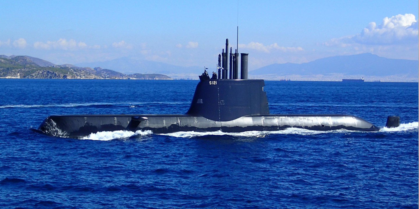 Υποβρύχιο του Πολεμικού Ναυτικού μπλέχτηκε σε δίχτυα τράτας ανοιχτά της Τήνου