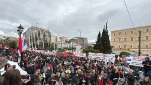 Χιλιάδες στους δρόμους για την Πρωτομαγιά στην Αθήνα – Ποιοι πολιτικοί έδωσαν το «παρών»