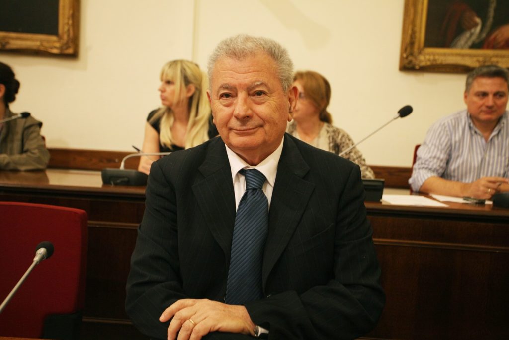 Θάνατος Σήφη Βαλυράκη: «Δεν μπορώ να αποκλείσω το κοντάρι» κατέθεσε ιατροδικαστής