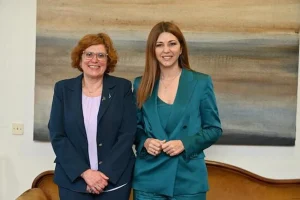 Ζαχαράκη από τα Ιωάννινα: Διεθνές μεταπτυχιακό με κορυφαία πανεπιστήμια των ΗΠΑ – «Η Ελλάδα επενδύει στη γνώση»