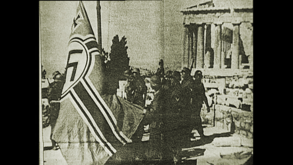 Η νύχτα που ο Γλέζος και ο Σάντας κατέβασαν τη ναζιστική σημαία από την Ακρόπολη