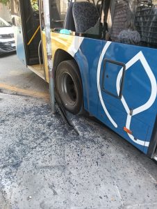 Λεωφορείο της γραμμής 732 παρέσυρε πινακίδα STOP και...