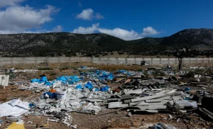 Εισαγγελική παρέμβαση για τον «μπαζότοπο» δίπλα στη γέφυρα της Ποτίδαιας