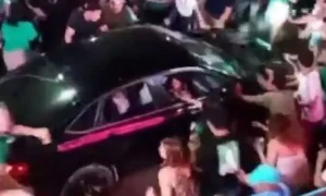 Μεξικό: Αυτοκίνητο έπεσε σε πλήθος οπαδών μετά τη...
