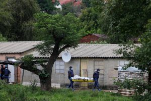 Νότια Αφρική: Τουλάχιστον 12 νεκροί από μαζική ένοπλη...