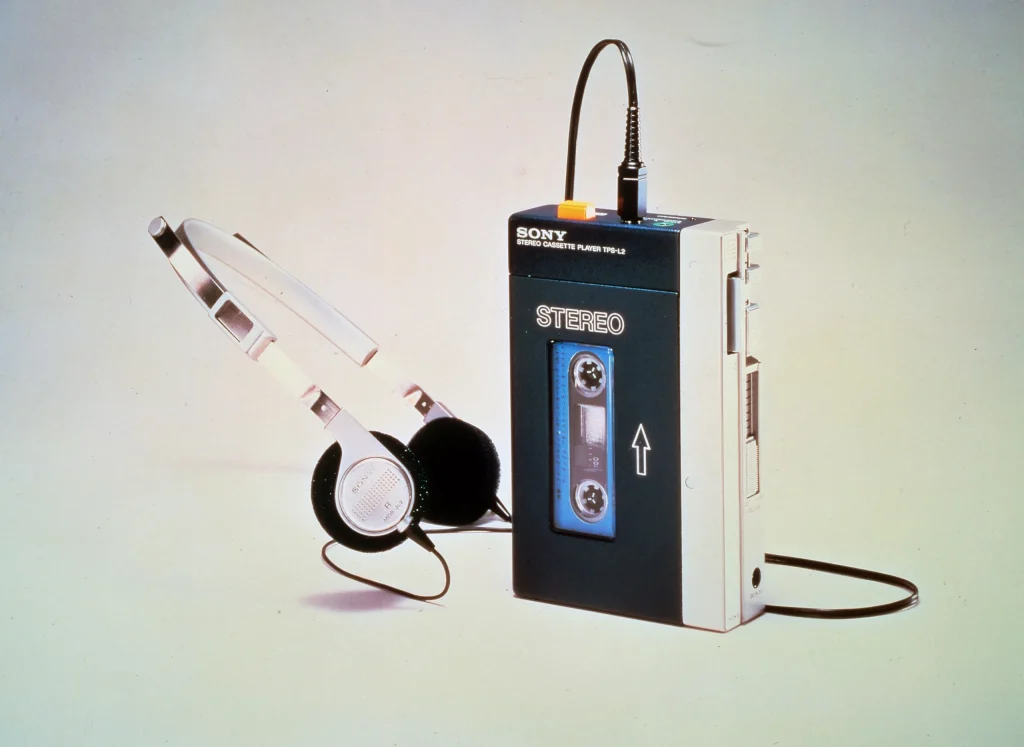 Το Walkman της Sony αλλάζει για πάντα τον τρόπο που ακούμε μουσική