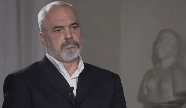 Σάλος στην Αλβανία: AI βίντεο δείχνει τον Έντι Ράμα να φορά μίνι φούστα και γόβες