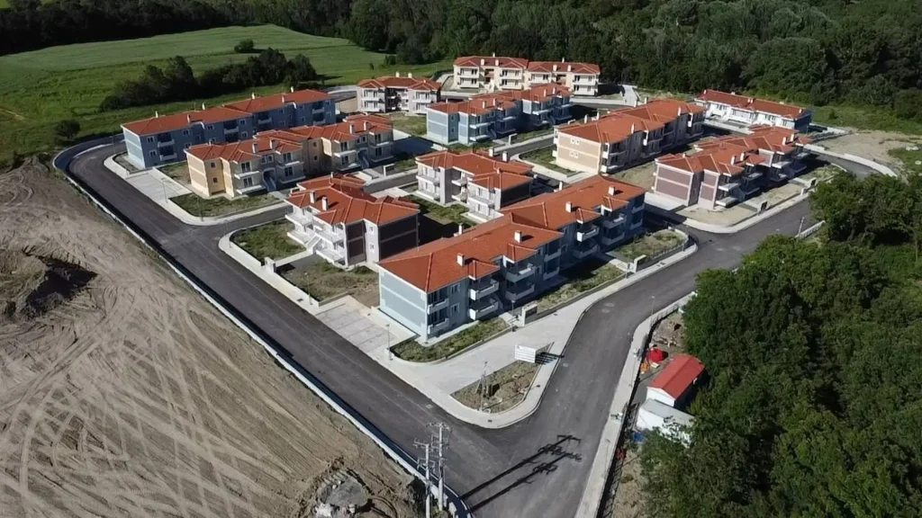 Γρεβενά: Παραδόθηκαν 80 εργατικές κατοικίες στην Κυρακαλή μετά από 20 χρόνια εκκρεμότητας