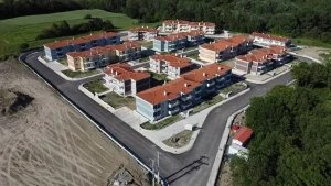 Γρεβενά: Παραδόθηκαν 80 εργατικές κατοικίες στην Κυρακαλή μετά από 20 χρόνια εκκρεμότητας