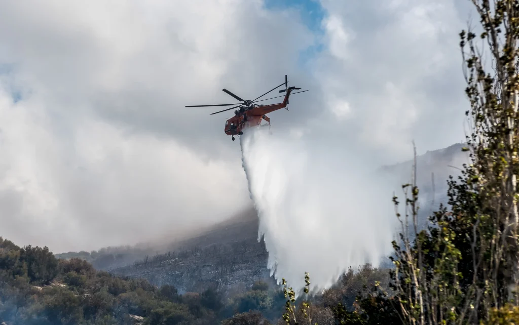 Φωτιά στην Εύβοια: Μήνυμα 112 για εκκένωση σε Μεσοχώρια και Ραπταίους