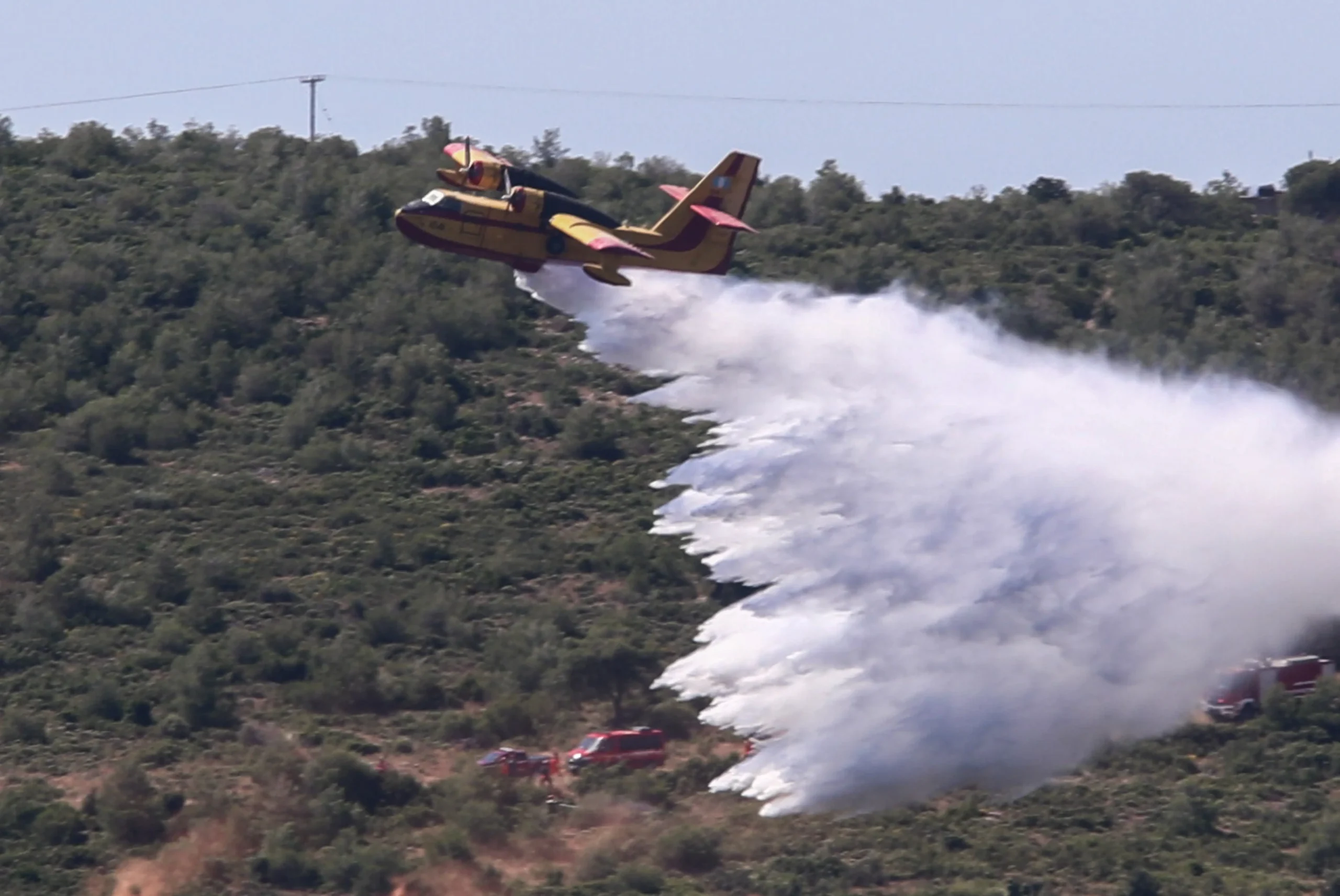 Φωτιά τώρα στον Ασπρόπυργο: Ισχυρές πυροσβεστικές δυνάμεις στο σημείο