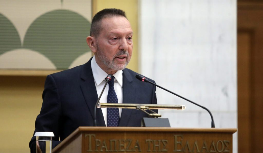 Στουρνάρας: Οι δημόσιες συντάξεις δύσκολα θα επαρκούν στο μέλλον