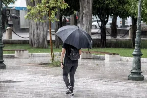 Δύσκολες ώρες για την Αττική – Πότε αλλάζει το σκηνικό του καιρού