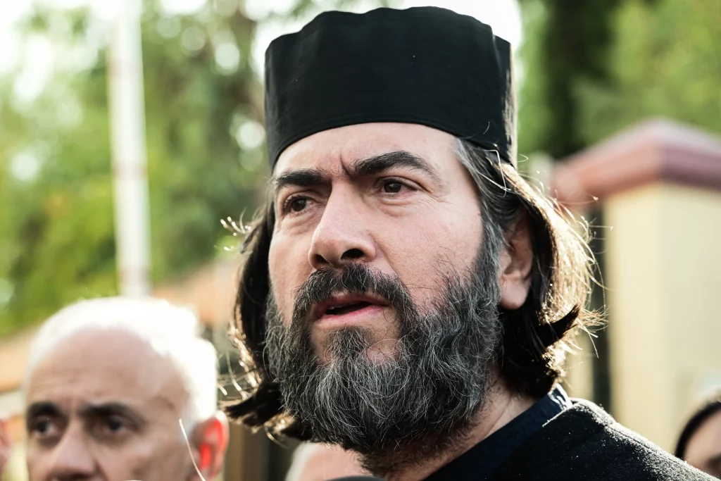Κιβωτός του Κόσμου: Σε δίκη ο πατέρας Αντώνιος, η σύζυγός του και υπάλληλος για τα οικονομικά της ΜΚΟ