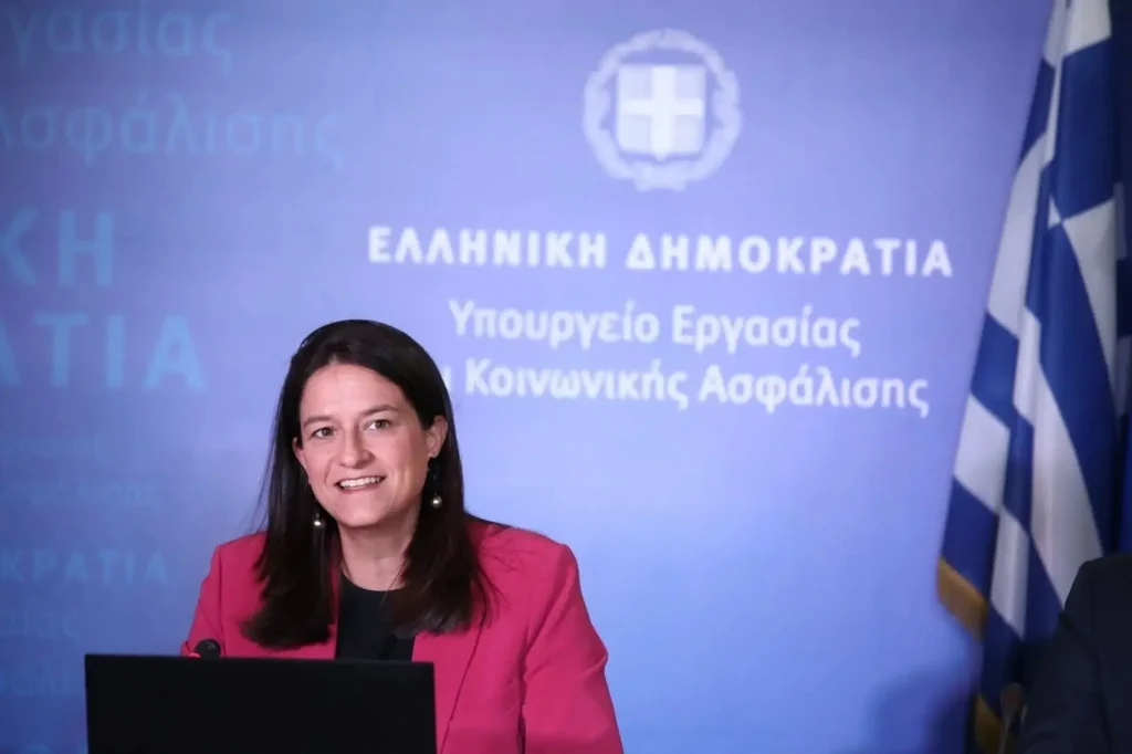 Κεραμέως: Το φύλο δεν μπορεί να επηρεάζει τον μισθό – Τι αλλάζει στην αγορά εργασίας