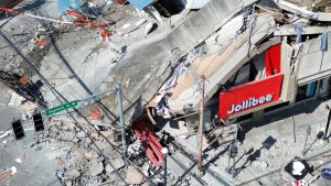 Ισχυρός σεισμός 7,8 Ρίχτερ στις Φιλιππίνες: Τουλάχιστον 35...