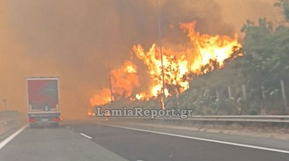 Βίντεο σοκ εθνική από την εθνική οδό Αθηνών – Λαμίας: Οχήματα πέρασαν μέσα από το πύρινο μέτωπο