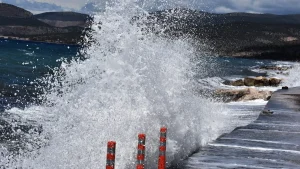 Καιρός: Παραμένουν τα 36άρια – Πού θα πνέουν...