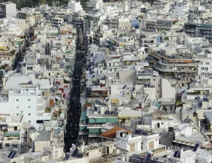 Γιατί χιλιάδες πολυκατοικίες κινδυνεύουν με πρόστιμα