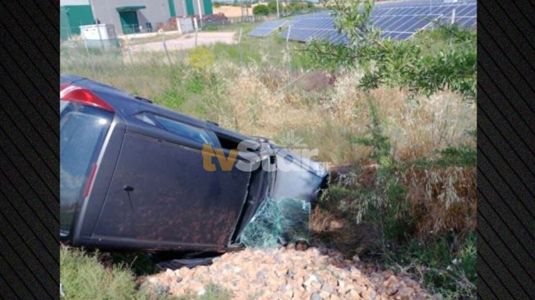 Τροχαίο στη Θήβα: Αυτοκίνητο κατέληξε σε χαντάκι