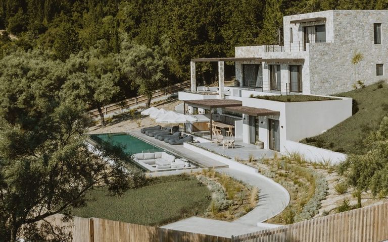 Αμερικανοί και Καναδοί στρέφονται στα ελληνικά εξοχικά