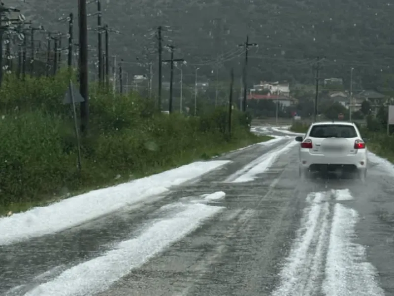 Χαλάζι «έντυσε» στα λευκά τα Ιωάννινα – Δείτε βίντεο