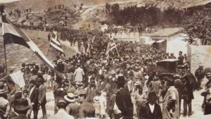 Η ελληνική σημαία υψώνεται στην ελεύθερη Καβάλα