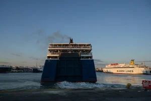 Συναγερμός στον Πειραιά: Όχημα έπεσε στη θάλασσα στο λιμάνι – Μεγάλη κινητοποίηση του Λιμενικού