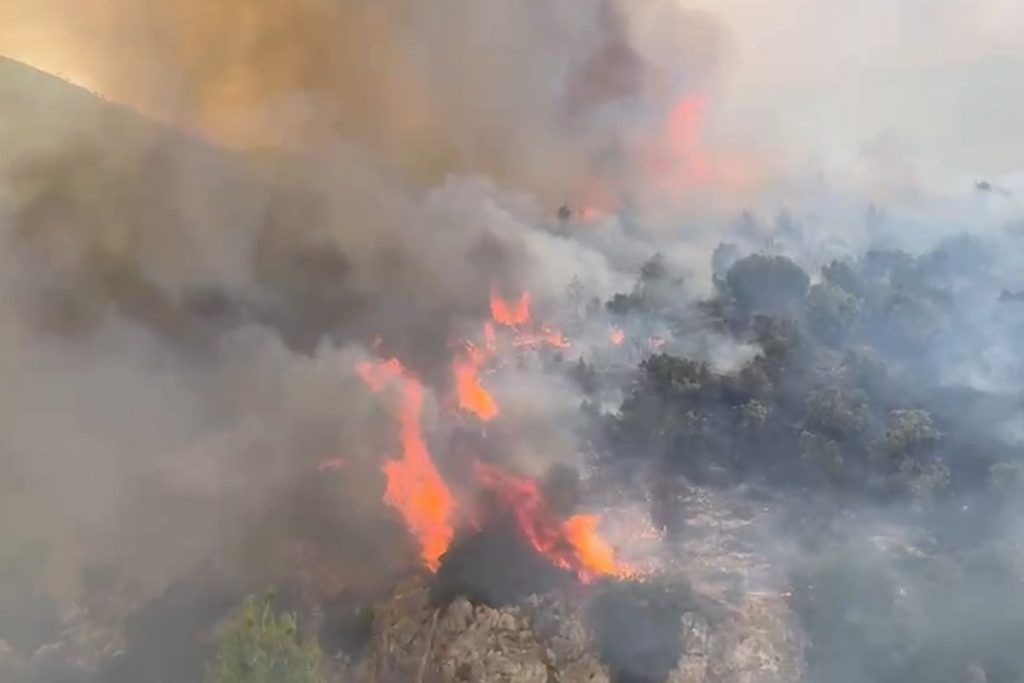 Συνελήφθη 70χρονος Γάλλος για τη φωτιά στην Περαχώρα Λουτρακίου – Υπό έλεγχο το πύρινο μέτωπο