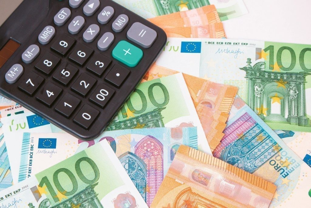 Η «κρυφή παγίδα» που μπορεί να κόψει επιδόματα σε χιλιάδες αυτοαπασχολούμενους