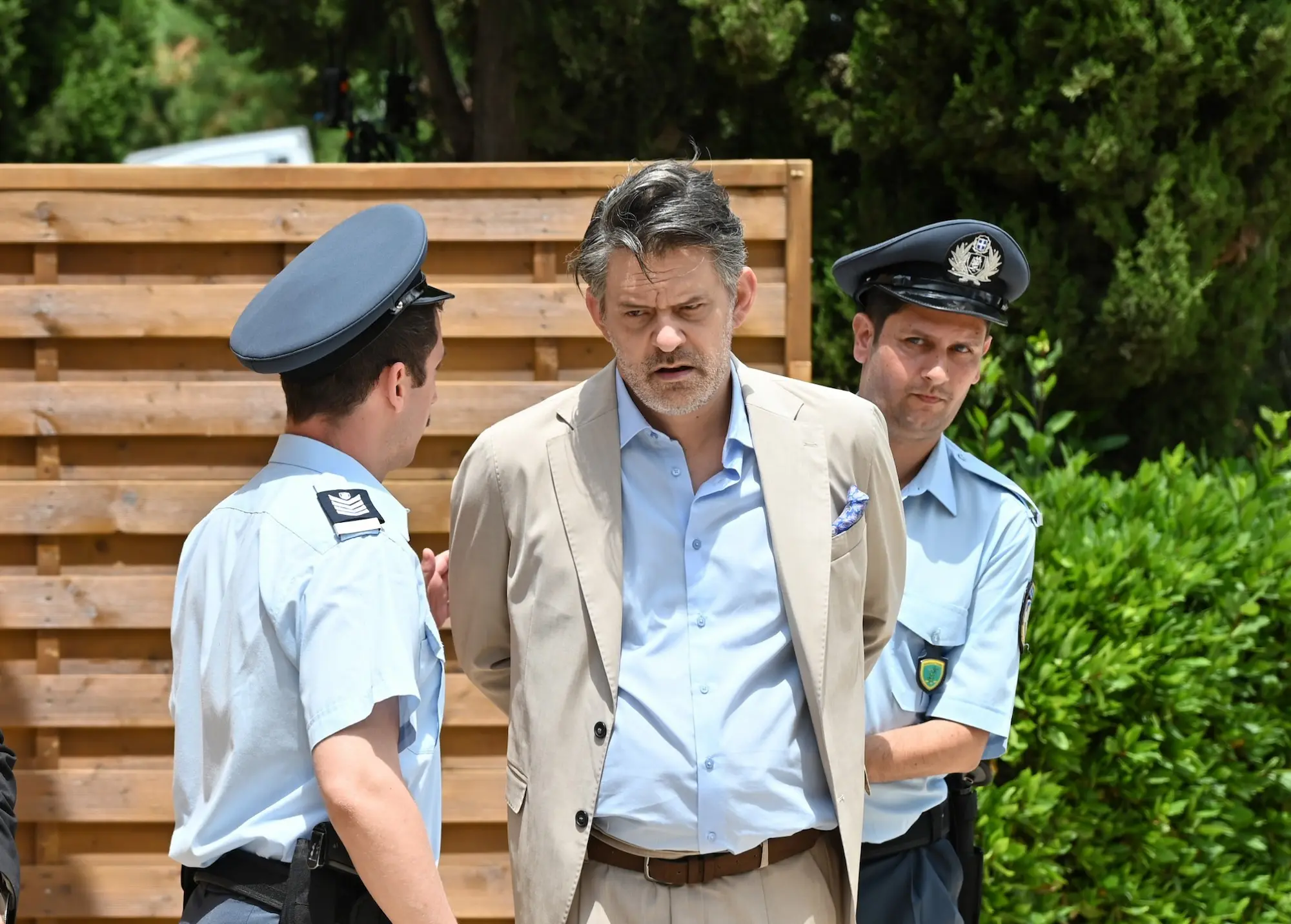«Να μ’ αγαπάς» απόψε (15/6): Ο Μάκης πεθαίνει μπροστά σε όλους – Ο Μιχάλης συλλαμβάνεται