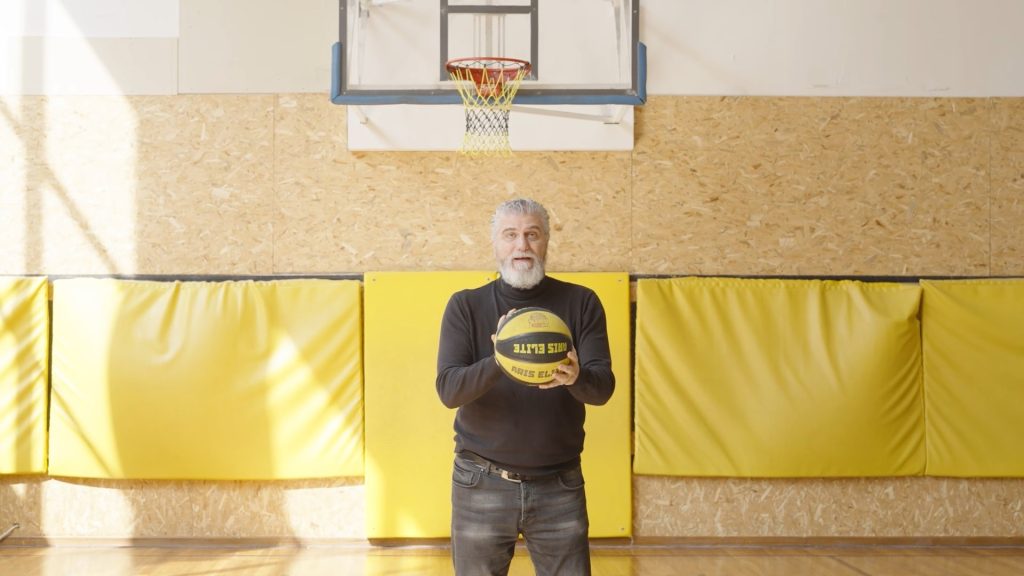 «Πάμε μια βόλτα;»: Ο Βλαδίμηρος Κυριακίδης επιστρέφει στη Θεσσαλονίκη και ανοίγει την καρδιά του