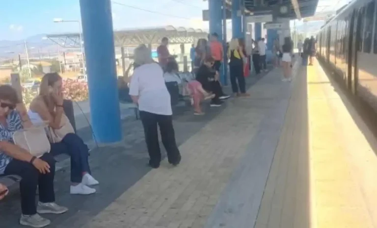 Προαστιακός: Ακινητοποιήθηκε συρμός λόγω φωτιάς στον Ασπρόπυργο