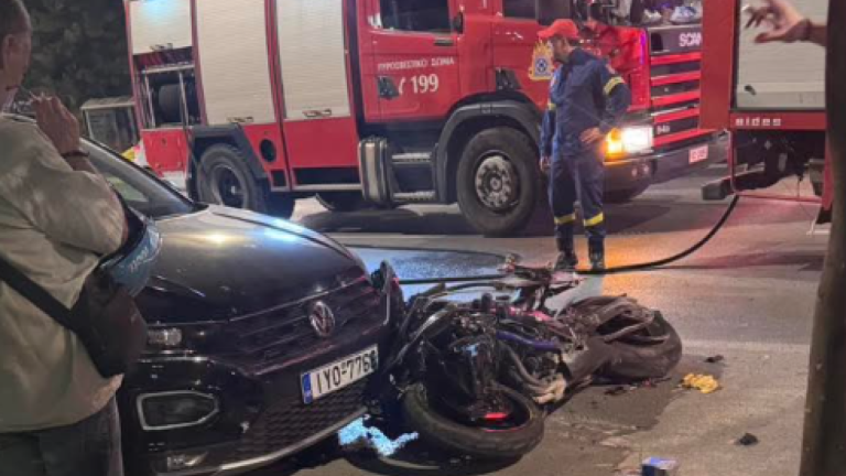 Σοκαριστικό τροχαίο στην Καλλιθέα: Μοτοσικλετιστής παρέσυρε πεζή και σκοτώθηκε