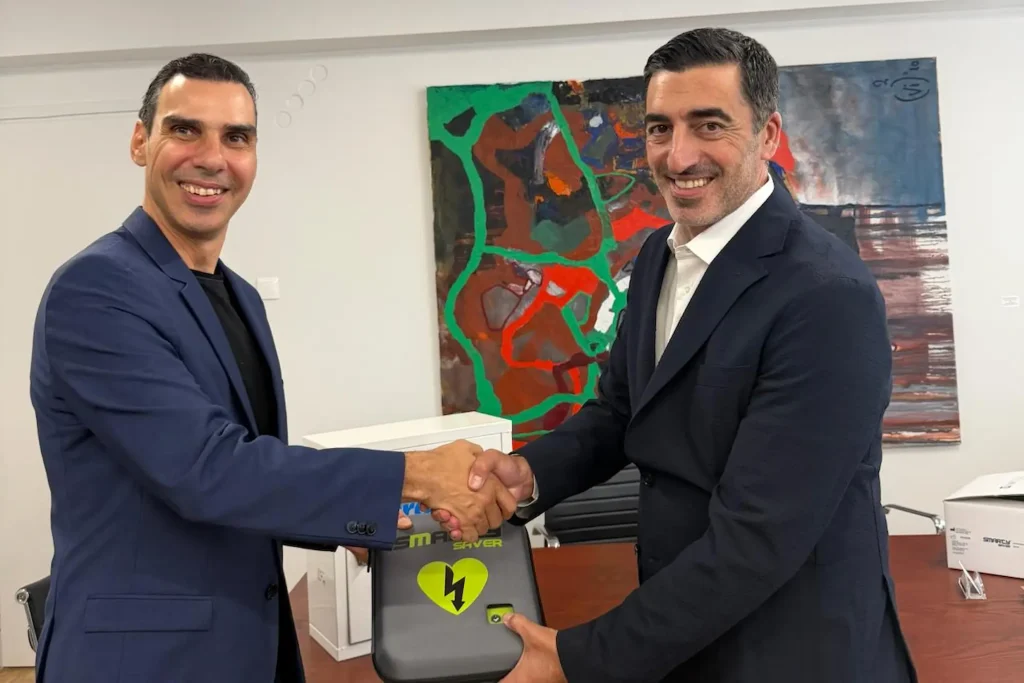 Υπουργείο Υγείας: Δέκα νέοι απινιδωτές σε αθλητικά σωματεία και συλλόγους
