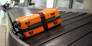 Γιατί δεν πρέπει να ταξιδεύεις με «κλασική» μαύρη...