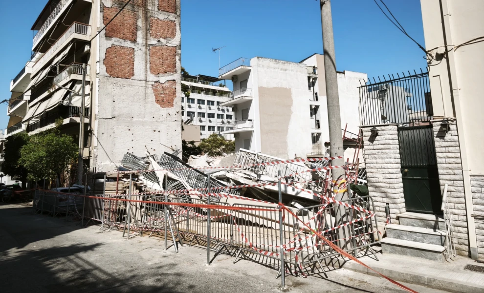 Πετράλωνα: Συνεχίζονται οι έρευνες για την κατάρρευση της πολυκατοικίας – Στο μικροσκόπιο τα αίτια