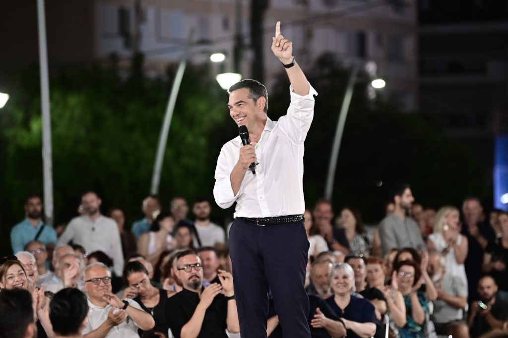 Ανεβαίνει ο Τσίπρας, αλλάζει το πολιτικό σκηνικό