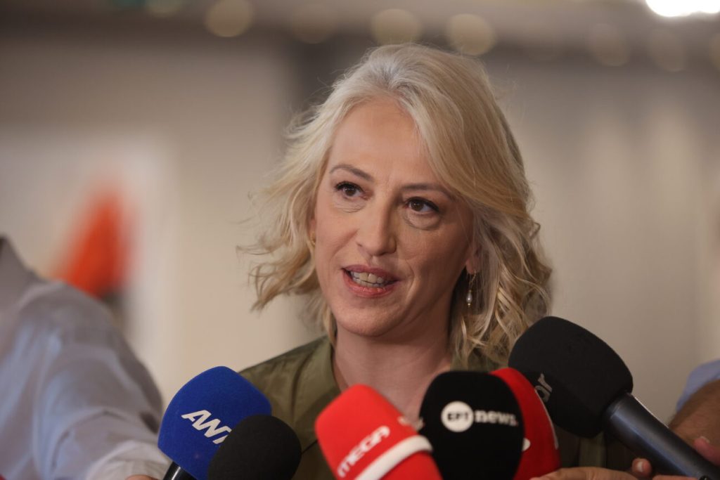 Νέα πρόεδρος της ΚΟ του ΣΥΡΙΖΑ η Ρένα Δούρου με ψήφους 7-1