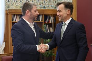 ΠΑΣΟΚ: Στους 33 βουλευτές η Κοινοβουλευτική Ομάδα μετά την ένταξη του Μιχάλη Χουρδάκη