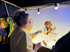 Ο Καραγκιόζης παραμένει ζωντανός και γεμίζει ακόμη τις γειτονιές