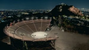 Το Θέατρο Λυκαβηττού υποδέχεται το κοινό με αρχαίο δράμα, συναυλίες και μεγάλες παραγωγές