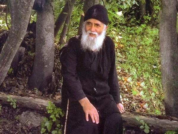Ο Άγιος Παΐσιος και οι συγκλονιστικές μαρτυρίες για τα θαύματά του