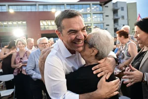 Τσίπρας: Δείτε live την ομιλία του στο Περιστέρι