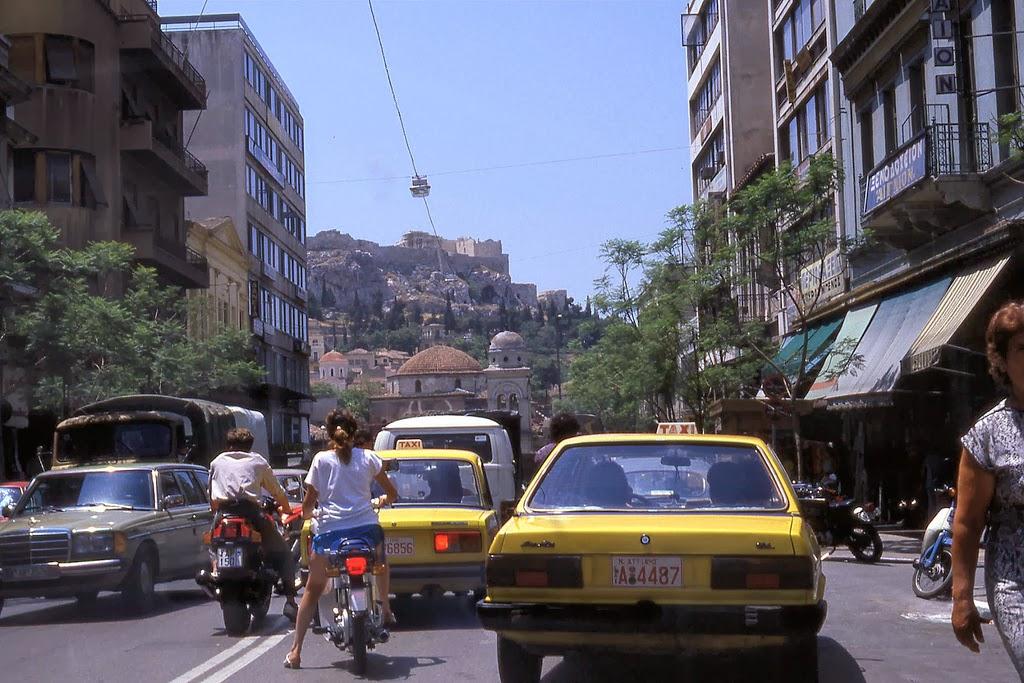 Η αποπνικτική ζέστη και η ατμοσφαιρική ρύπανση δημιούργησαν συνθήκες που επιβάρυναν ιδιαίτερα ηλικιωμένους και ευπαθείς ομάδες\.