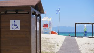 Ε.Σ.Α.μεΑ.: Μπαράζ καταγγελιών για αποκλεισμό των ατόμων με αναπηρία από τις ελληνικές παραλίες