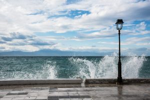 Καιρός σήμερα 31/07: Θυελλώδεις βοριάδες έως 9 μποφόρ στο Αιγαίο – Πού θα φτάσει τους 38°C