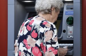 ATM: Τι συμβαίνει αν πληκτρολογήσετε το PIN σας ανάποδα