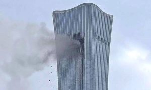 Πεκίνο: Πιλότος έριξε αεροσκάφος σε ουρανοξύστη